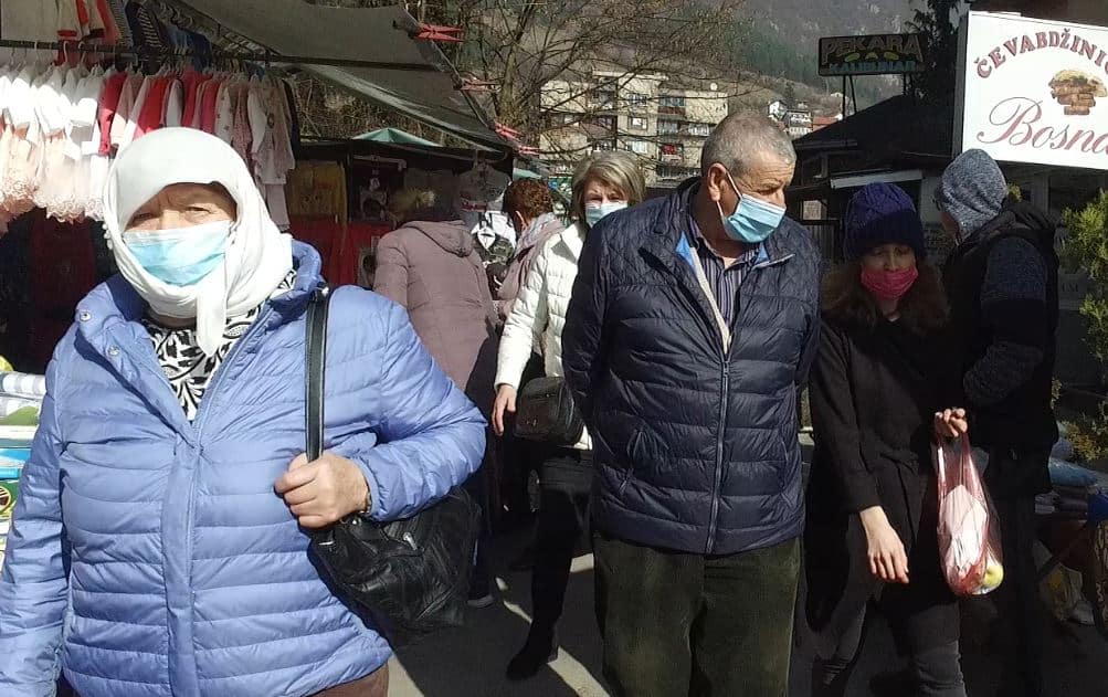 Sunce izmamilo kupce na travničku Zelenu pijacu