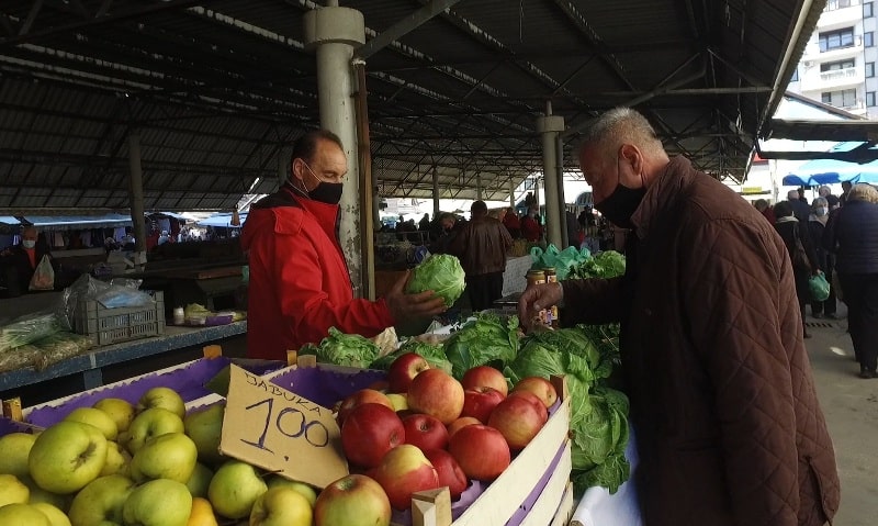 Odlična proljetna ponuda na Zelenoj pijaci u Travniku