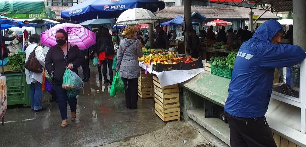 TRAVNIK I PAZARNI DAN / Kišobran u ruke i pravo na pijacu