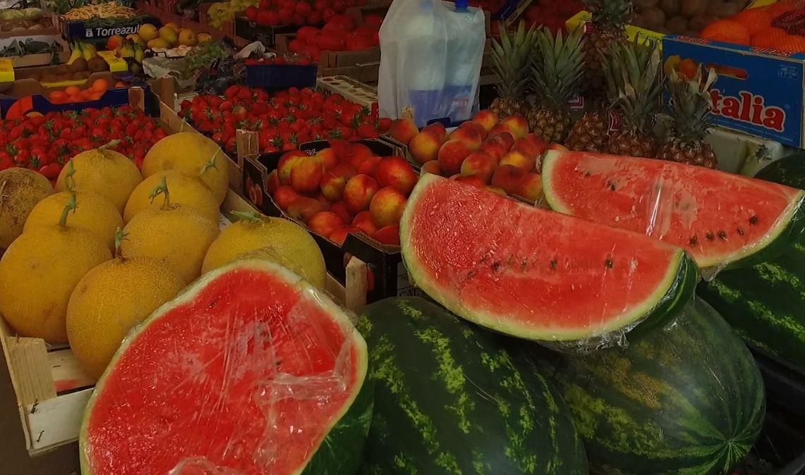 Prve lubenice stigle na travničku Zelenu pijacu