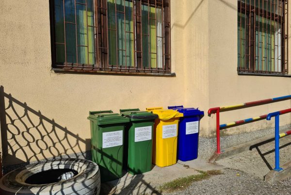 Kante za odvajanje otpada postavljene na lokacije JU Dječije obdanište „Naša djeca“