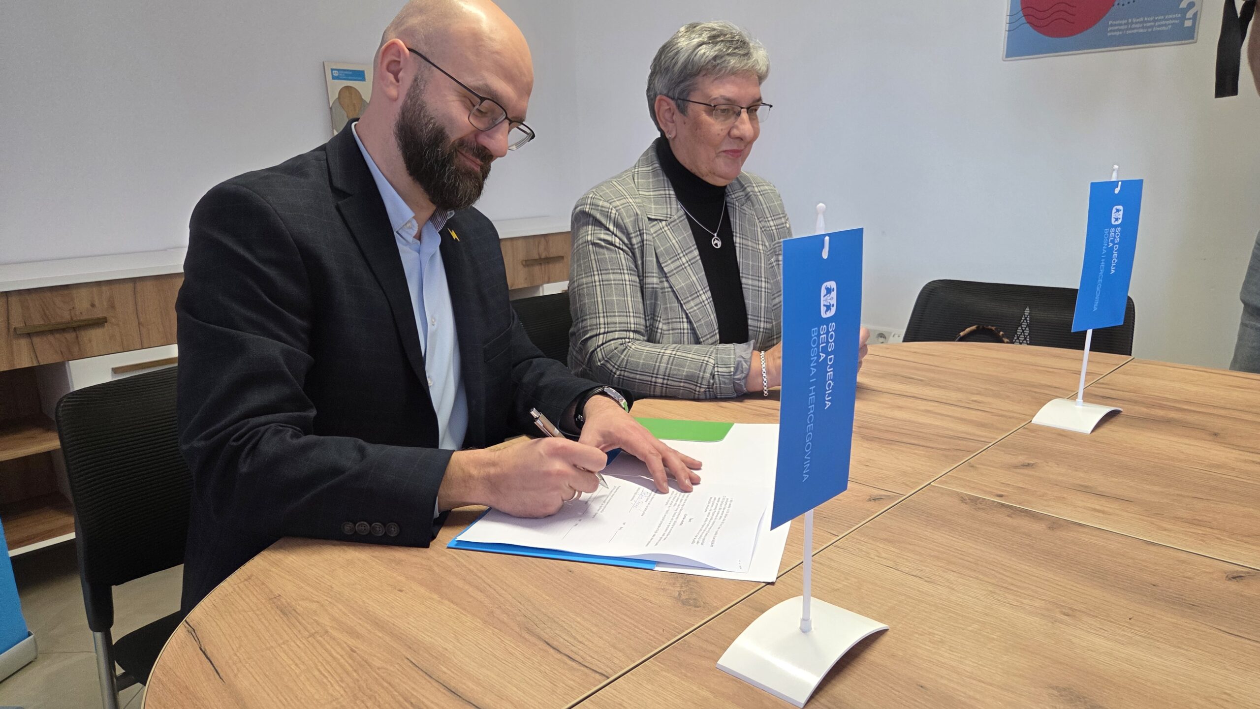 SVAKO DIJETE ZASLUŽUJE DOM: Ozvaničena saradnja i svečano otvoren SOS Centar za hraniteljstvo u Bihaću